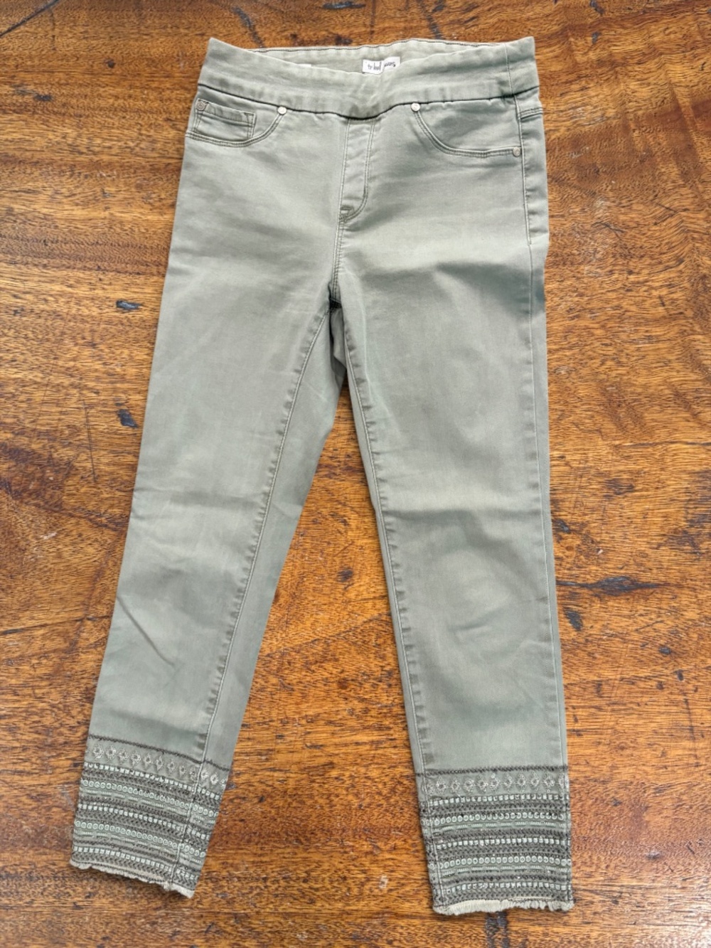 Tribal Jeans Audrey Pull On Ankle Jegging Sage Green Embroidered Cuff Size 4